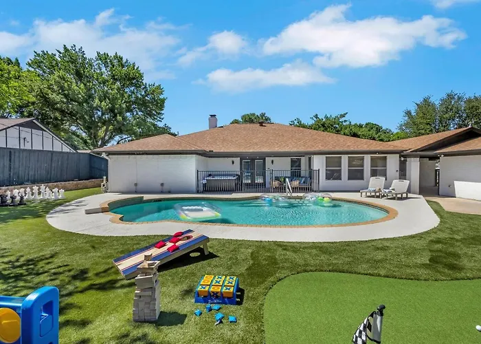 Backyard Oasis: Pool, Hot Tub, Giant Chess & Golf Holiday home Fort Worth