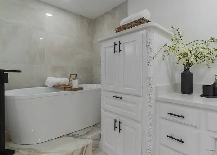 Backyard Oasis: Pool, Hot Tub, Giant Chess & Golf Holiday home Fort Worth