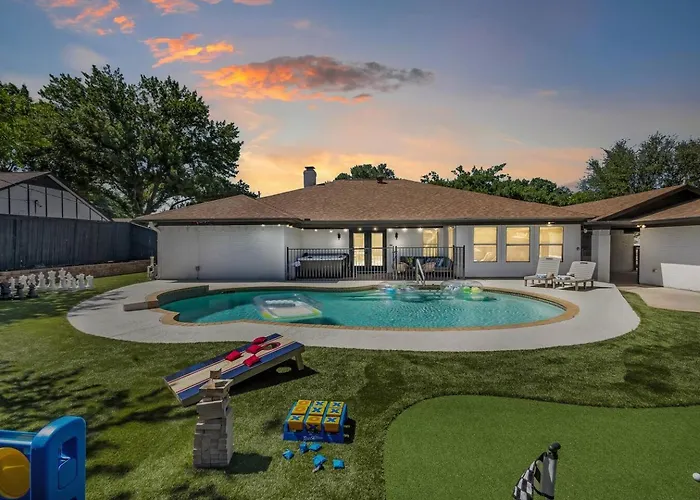 Backyard Oasis: Pool, Hot Tub, Giant Chess & Golf Holiday home Fort Worth
