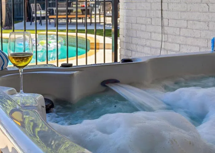 Backyard Oasis: Pool, Hot Tub, Giant Chess & Golf